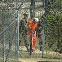 Federal appeals court rules that Guantanamo inmates cannot contest detention in U.S. court