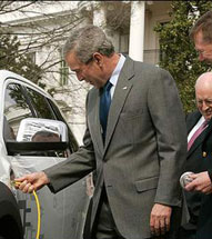 Bush approval rating at 28 percent and sinking