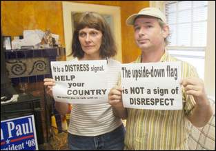 Home invasion by Asheville, NC cop to arrest dissenting couple