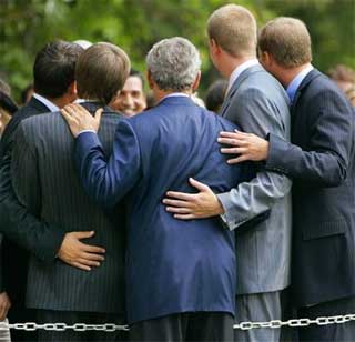 Bush shows press corps how to blow off questions