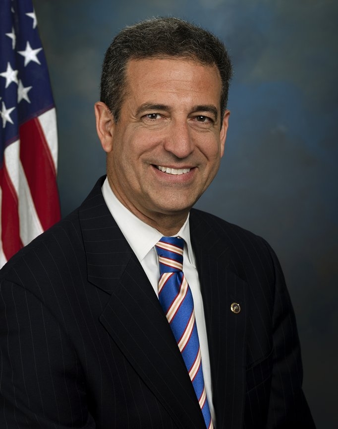 Sen. Feingold (D-WI) abandons oath of office, crumples in spineless heap