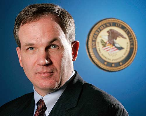 Sen. Specter (R-PA) and others want Libby prosecutor to testify