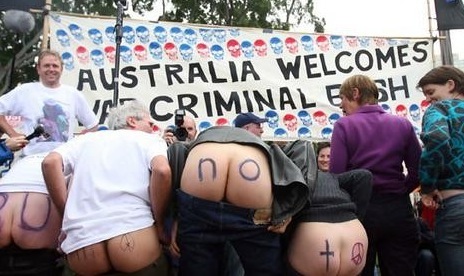Australia Welcomes ‘War Criminal Bush’ with bare asses
