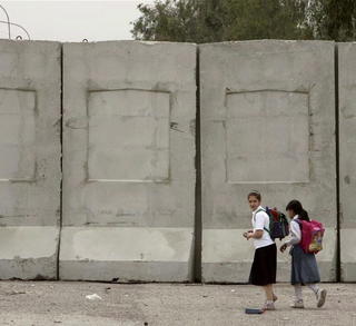 Baghdad Residents Protest at Wall Dividing Shia and Sunni