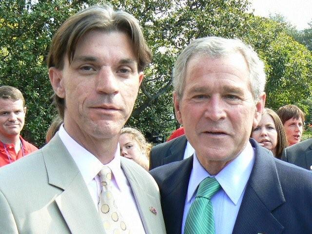 Bush Meets With and Honors Man Who Attacked Gold Star Father