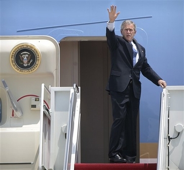 Newspapers around the world skewer Bush on eve of departure