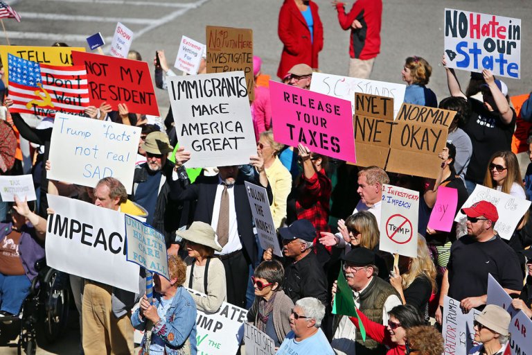 Hundreds protest Trump’s visit to Boeing: “Impeach!”
